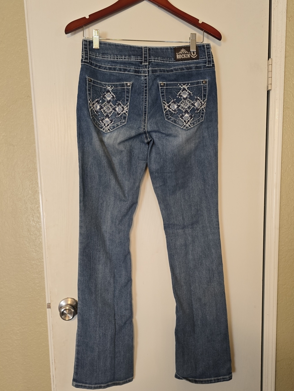 Rockin' C Embroidered Back Pocket Women's Blue Jeans Size 28
